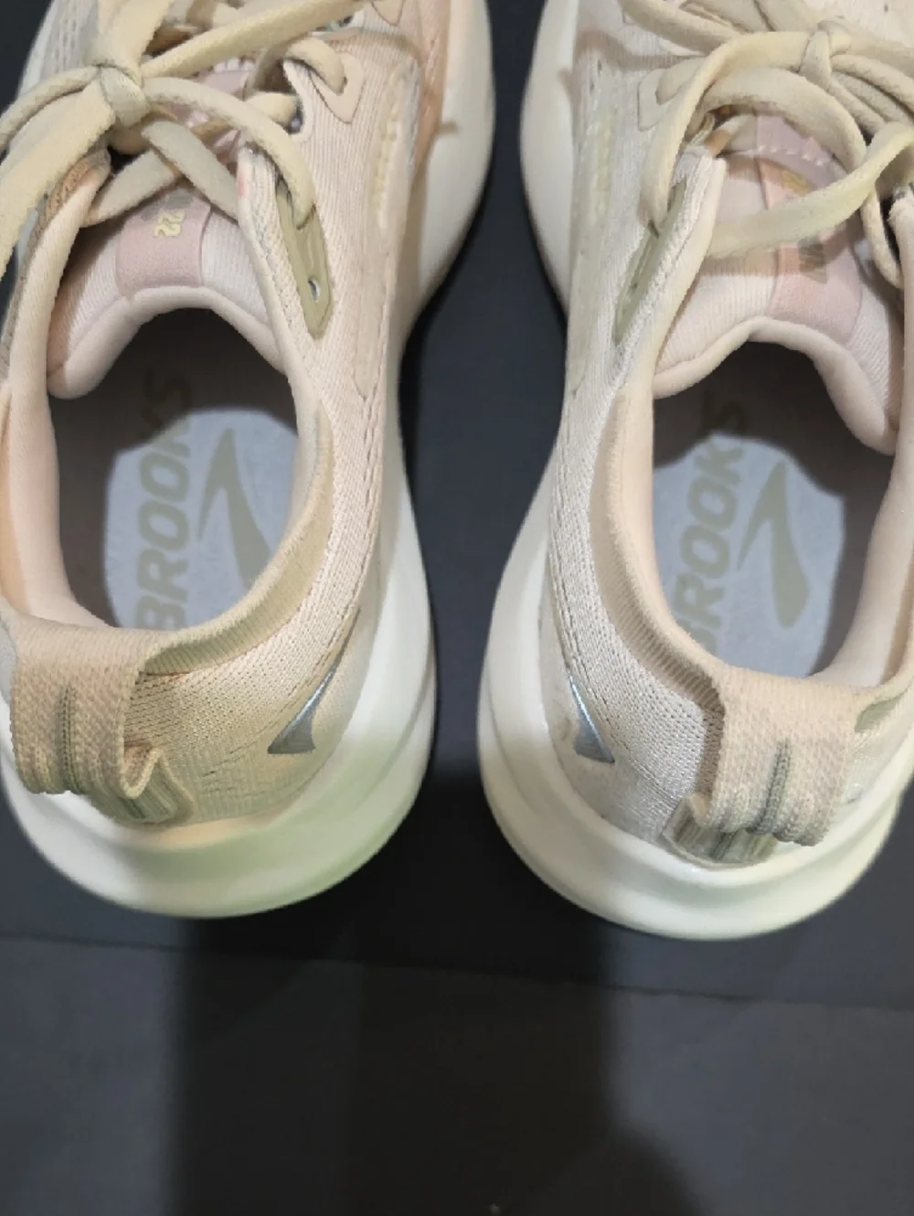 Brooks Glycerin 22 Womens Cream Lace-Up Athletic Sneakers Size 6_10